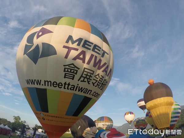 ▲▼臺灣國際熱氣球嘉年華在台東舉辦，今年熱氣球當中，有象徵台灣精品的熱氣球升空。（圖／貿協提供）