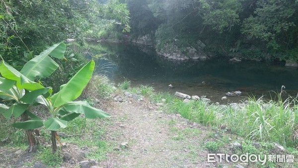 ▲▼一家6口2日下午到新北雙溪遊玩，夫妻溺水雙雙命危。（圖／記者林煒傑翻攝）