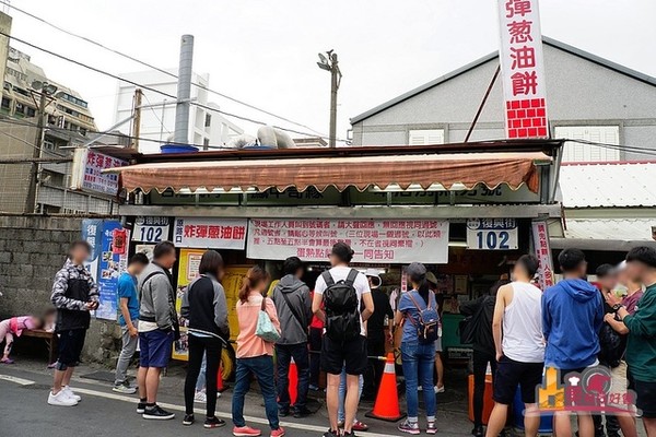 ▲花蓮 原路口炸彈蔥油餅。（圖／影子提供）