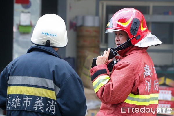 ▲▼高雄市三民區中仁街3日下午傳出火警，警消急搶救。（圖／記者宋德威攝，下同）