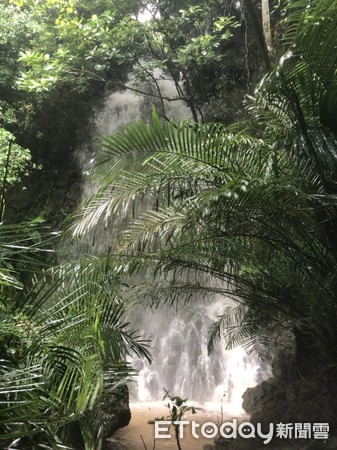 ▲▼傳說中的高雄柴山瀑布因大雨再現。（圖／記者宋德威攝，下同）