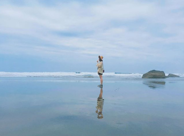 ▲▼台東都歷海灘也有天空之鏡美景。（圖／IG@e__tsai提供，請勿隨意翻拍，以免侵權。）