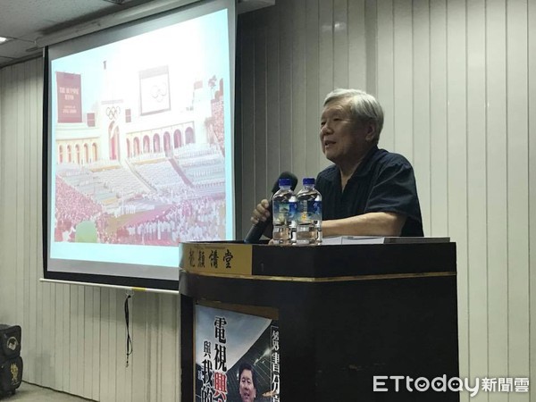 ▲▼  資深世足主播楊楚光新書分享會　現場擠滿老友粉絲排隊簽名（圖／記者謝孟儒攝）