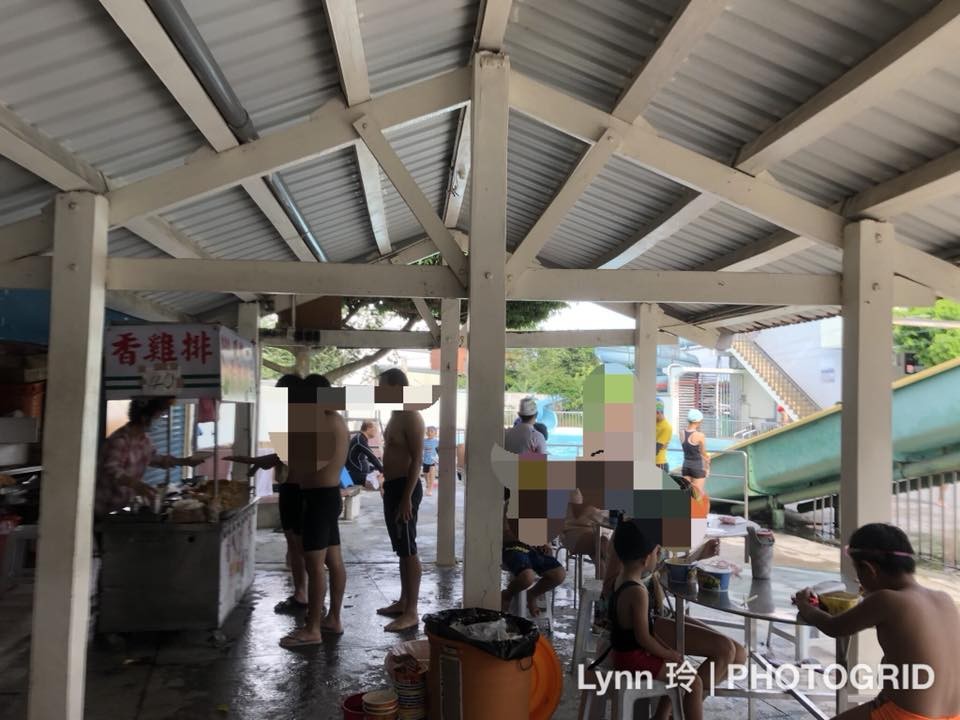 想減肥！游泳池賣泡麵太誘惑（圖／翻攝爆廢公社）