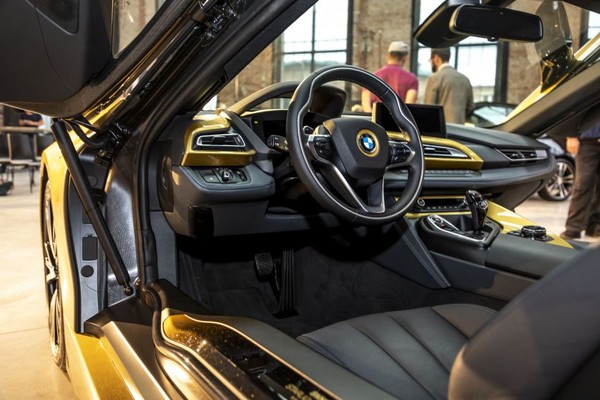大手筆四層金粉上身　BMW i3、i8貴氣特仕版超豪奢（圖／翻攝自BMW）