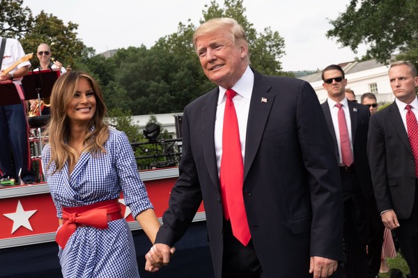 ▲▼美國總統川普與夫人梅蘭妮亞，穿著夫妻裝出席國慶活動。（圖／翻攝自Twitter／Donald J. Trump）