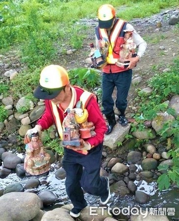 ▲大溪內柵水環境巡守隊默默守護在地環境。（圖／環保局提供）