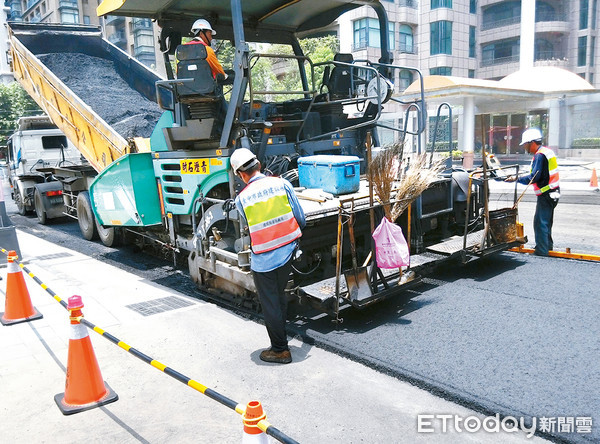 ▲▼ 盧秀燕陣營公布委託民調批評台中市路平專案，市府回應4年500公里目標已提早達成。（圖／記者李忠憲翻攝）