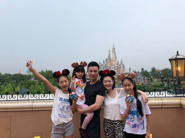 ▲▼小S帶3女兒迪士尼過暑假（圖／翻攝自小S臉書）
