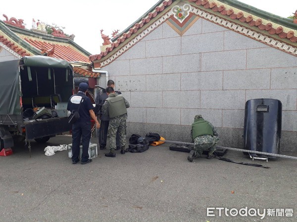 ▲陸軍第4地區支援指揮部東山彈藥庫未爆彈處理小組已派員到場處理中。（圖／記者林悅翻攝）