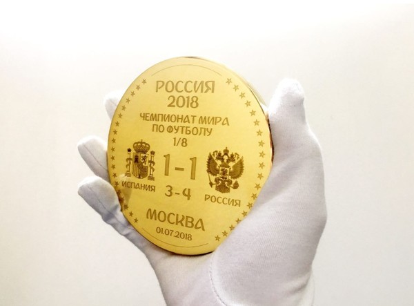 ▲禮品商將俄國門將撲球動作製成金牌，當成幸運符來販售。（圖／截取自Art-Grani公司官網）