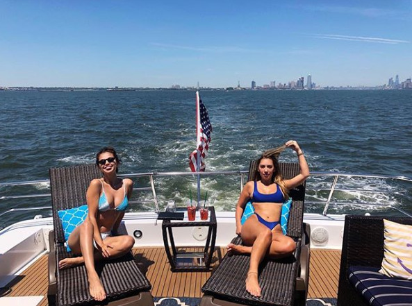 賽琳娜在紐約遊艇度假。（圖／翻攝自Theresa Marie Mingus IG）