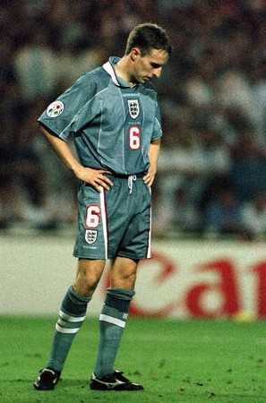 ▲1996年索斯蓋特(Gareth Southgate)罰丟關鍵點球讓英格蘭止步四強。（圖／達志影像／美聯社）