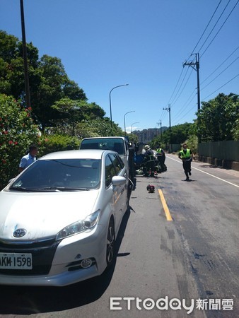 ▲▼貨車駕駛受困車內，救護人員到場協助脫困。（圖／記者陳豐德翻攝）