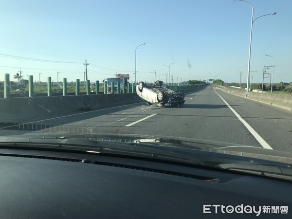 ▲▼台南南鯤鯓車禍事故。（圖／記者趙永博翻攝）