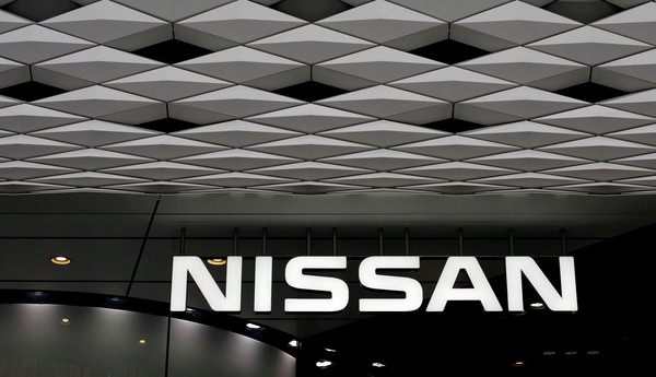 Nissan坦承在排污數據動手腳　高層鞠躬道歉救股價（圖／路透社）