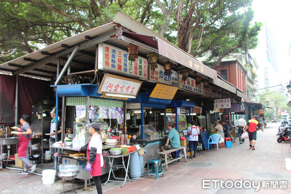 ▲屬於台北的老味道　大稻埕慈聖宮美食大公開，葉家肉粥，四神湯，許仔豬腳麵線（圖／記者黃士原攝）