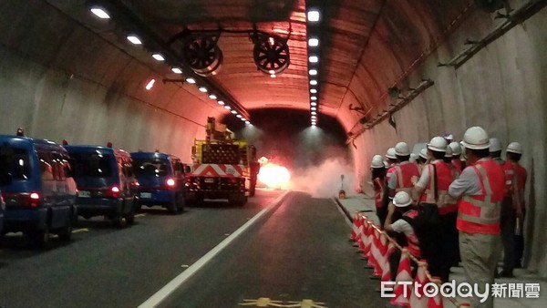 蘇花改「大型車輛事故造成隧道火災暨傷患醫療後送」演練，強化不同情境的處置能力及救災單位調度能量，也驗證區外交通疏導策略。 （圖／公路總局提供）