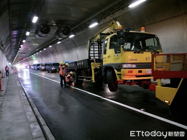 蘇花改「大型車輛事故造成隧道火災暨傷患醫療後送」演練，強化不同情境的處置能力及救災單位調度能量，也驗證區外交通疏導策略。 （圖／公路總局提供）