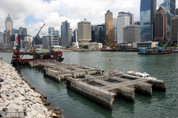 ▲▼香港2007年時正在進行中環填海計劃第三期工程，填海的工程船隻正在施工。（圖／CFP）