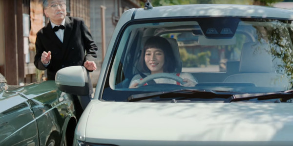 ▲日本Daihatsu推出Mira Tocot輕巧自動車款，並拍攝大人版的小丸子廣告吸引點閱。（圖／翻攝自YOUTUBE）
