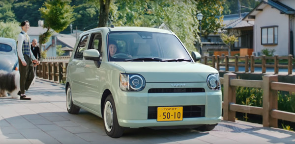 ▲日本Daihatsu推出Mira Tocot輕巧自動車款，並拍攝大人版的小丸子廣告吸引點閱。（圖／翻攝自YOUTUBE）