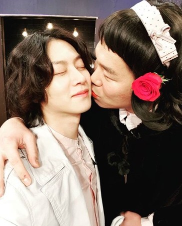 ▲髮簪燙。（圖／翻攝Instergram@kimheenim）