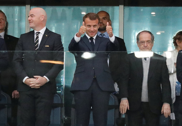 ▲法國總統馬克宏(Emmanuel Macron)在看台上觀看比賽。（圖／路透）