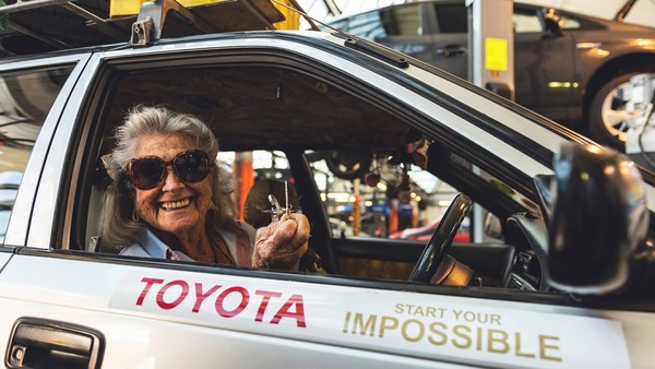80歲阿嬤開年toyota神車遠征1 2萬公里一路從南非開到英國 Ettoday車雲 Ettoday新聞雲