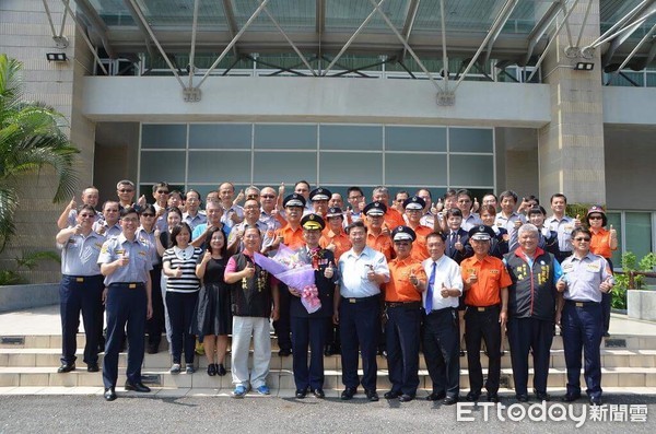 ▲台南市交通警察大隊卸任、新任大隊長交接典禮，16日在交通警察大隊1樓禮堂舉行，由警察局長黃宗仁親自主持。（圖／警方提供，下同）