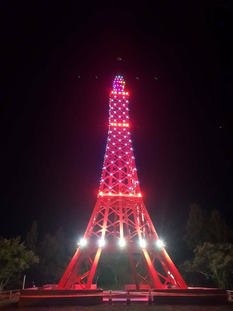 ▲巴陵鐵塔14日已完工試燈。（圖／復興區公所提供）