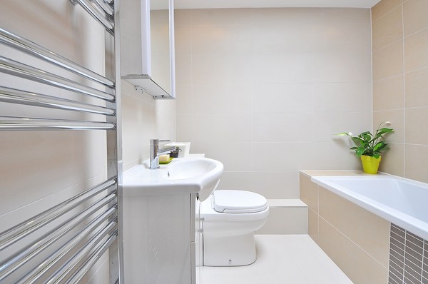 ▲飯店浴缸如果沒有明顯髒汙，通常不會刻意刷洗。（示意圖／免費圖庫Pixabay）
