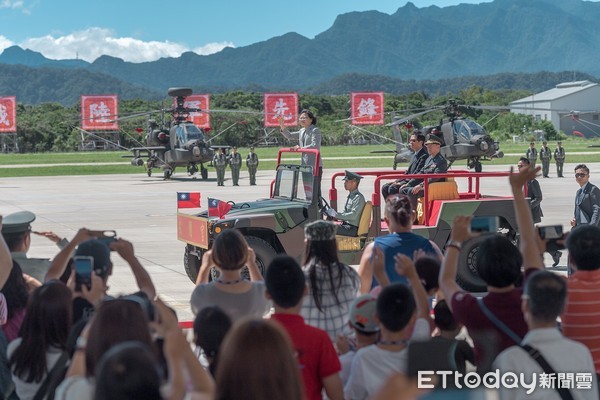 ▲總統蔡英文出席阿帕契成軍典禮▼             。（圖／取自蔡英文臉書）