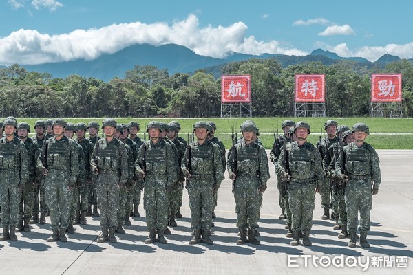 ▲總統蔡英文出席阿帕契成軍典禮▼             。（圖／取自蔡英文臉書）