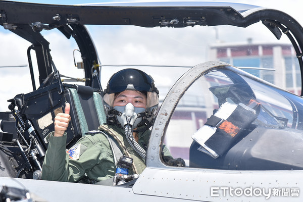 ▲▼空軍三型主力戰機首批女飛行員媒體邀訪,F-CK-1,IDF,經國號戰鬥機,范宜鈴。（圖／記者李毓康攝）