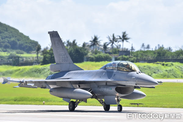 ▲▼空軍三型主力戰機首批女飛行員媒體邀訪,F-16,戰隼戰鬥機,F16,蔣惠宇。（圖／記者李毓康攝）