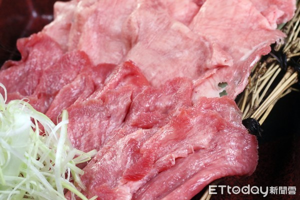 ▲Power Beef 冷藏肉涮涮鍋專門店餐點。（圖／記者華少甫攝）