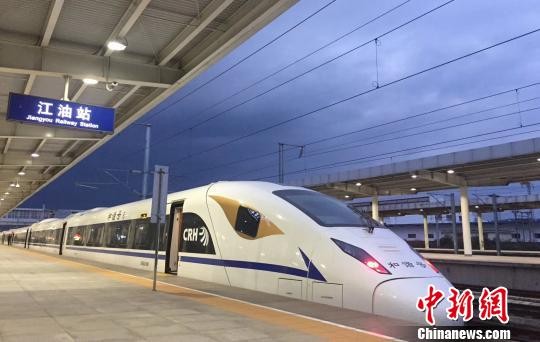 ▲▼成渝高鐵開行西南地區首個「深夜動車」。（圖／翻攝自中新網）