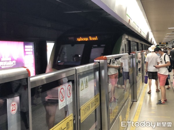 ▲上海地鐵2號線東西向貫穿市中心，連接浦東、虹橋兩個機場，是地鐵路網中最重要的一條線             。（圖／記者魏有德攝）
