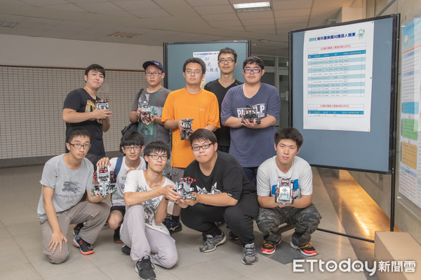 ▲「2018南科嘉藥耀AI機器人大賽」在嘉南藥理大學盛大登場，有來自全台各縣市逾300位師生組成50團隊同台競技一較高下。（圖／嘉藥提供，下同）
