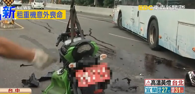 21歲騎士租Kawasaki重機！與迴轉公車相撞不治　司機：沒看到他。（圖／東森新聞）