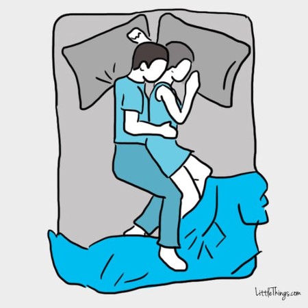 ▲▼ 背對背睡、躺在臂彎、大字型睡法代表什麼？解密這7種伴侶睡姿隱含的意義。（圖／bella儂儂提供）