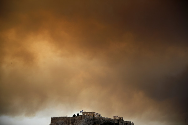 ▲▼希臘雅典郊區發生野火，災情嚴重已釀20死。（圖／路透社）