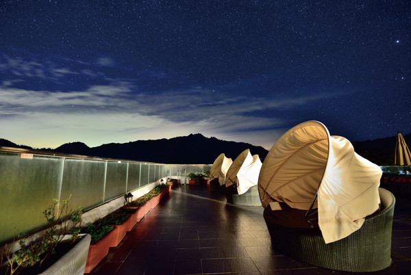 ▲阿里山賓館的觀星平台可以觀賞英仙座流星雨    。（圖／麗新管理顧問公司提供）