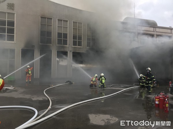 ▲國內知名生鮮處理製造加工廠永潤食品火警。（圖／消防局提供）  