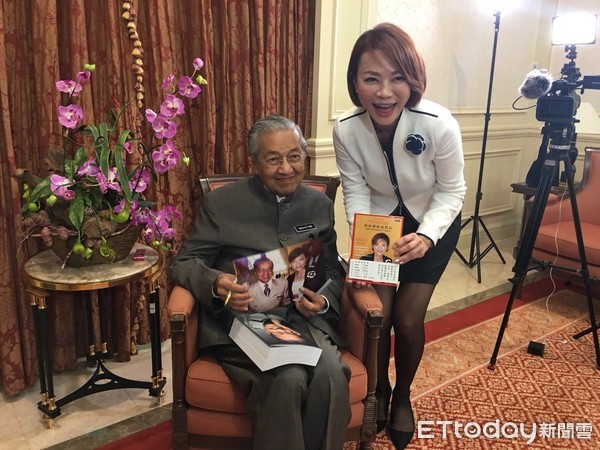 ▲《ETtoday新聞雲》執行董事、主持人黃寶慧獨家專訪馬來西亞首相馬哈迪。（圖／《ETtoday新聞雲》）