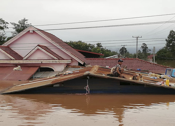 ▲▼寮國水壩潰堤，數百人失蹤和多人死亡。（圖／達志影像／美聯社）
