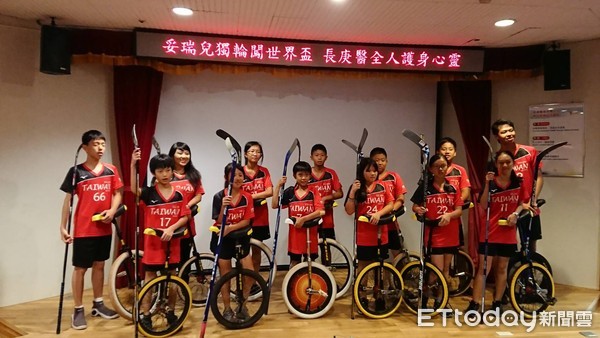 ▲不讓妥瑞兒當「趴趴熊」！長庚獨輪車社送54選手出國比賽。（圖／長庚醫院提供）