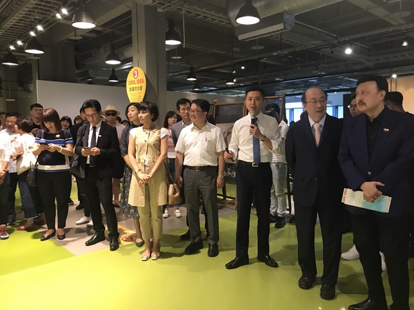 立法委員團組團造訪新竹300博覽會，市長林智堅親自導覽。