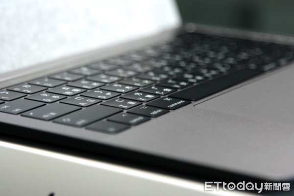 ▲▼Apple MacBook Pro 13 Touch Bar 開箱動眼看。(圖／記者洪聖壹攝)